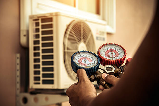 Professional Heat Pump Repair technician working in New Milford, IL